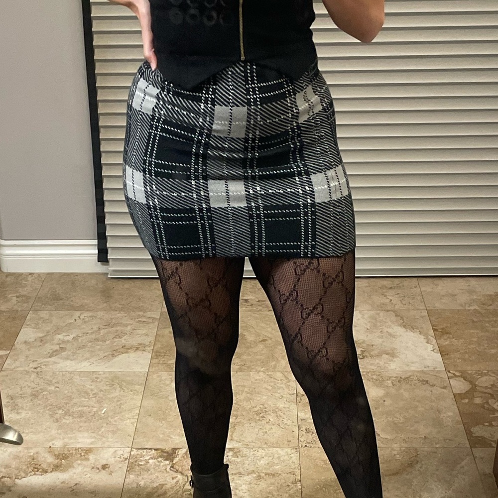 Plaid skirt black and white